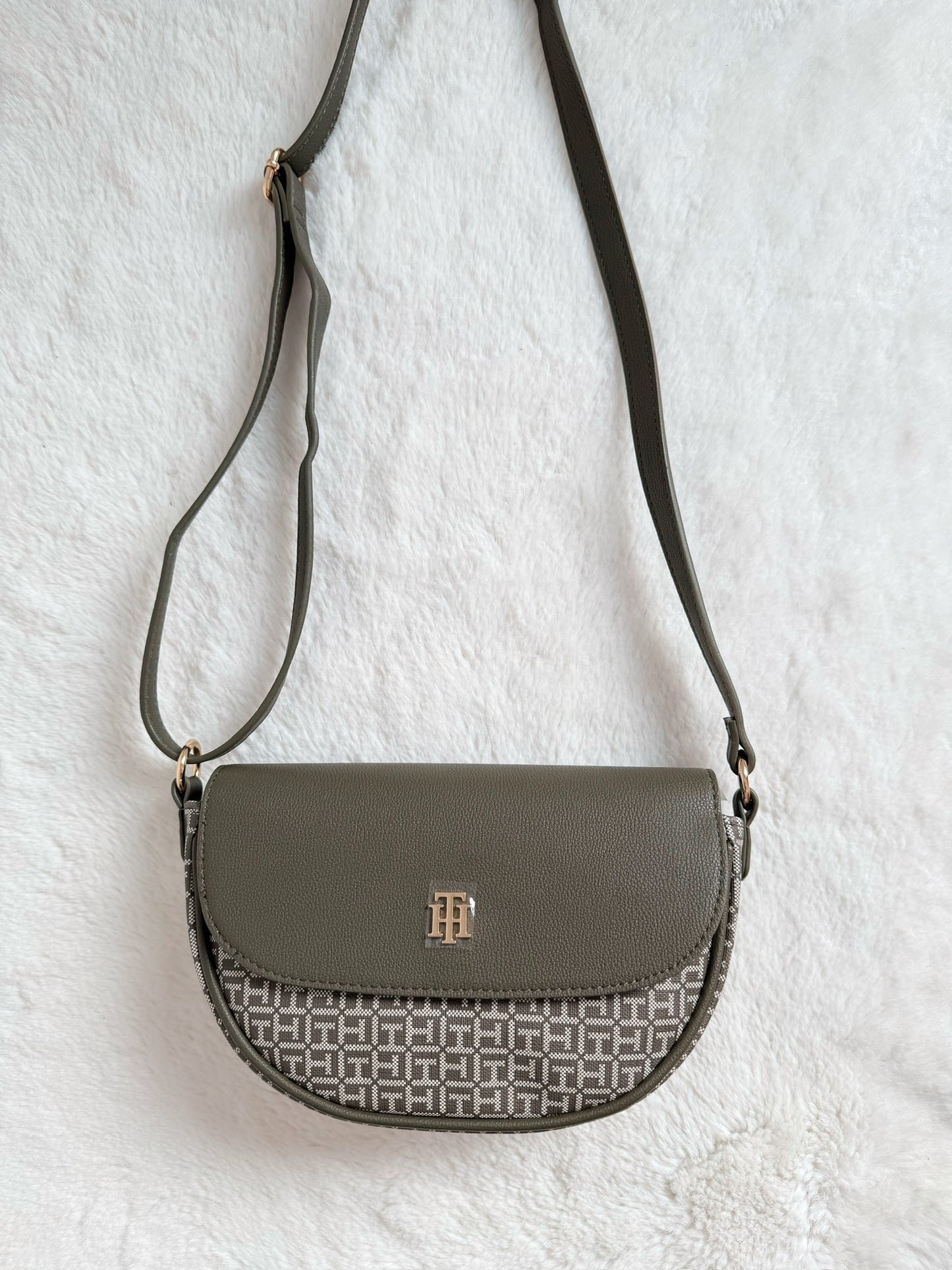 crossbody Tommy