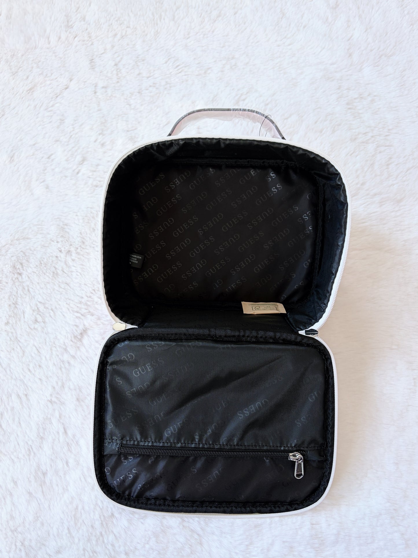 Cosmetiquera Travel Case Guess