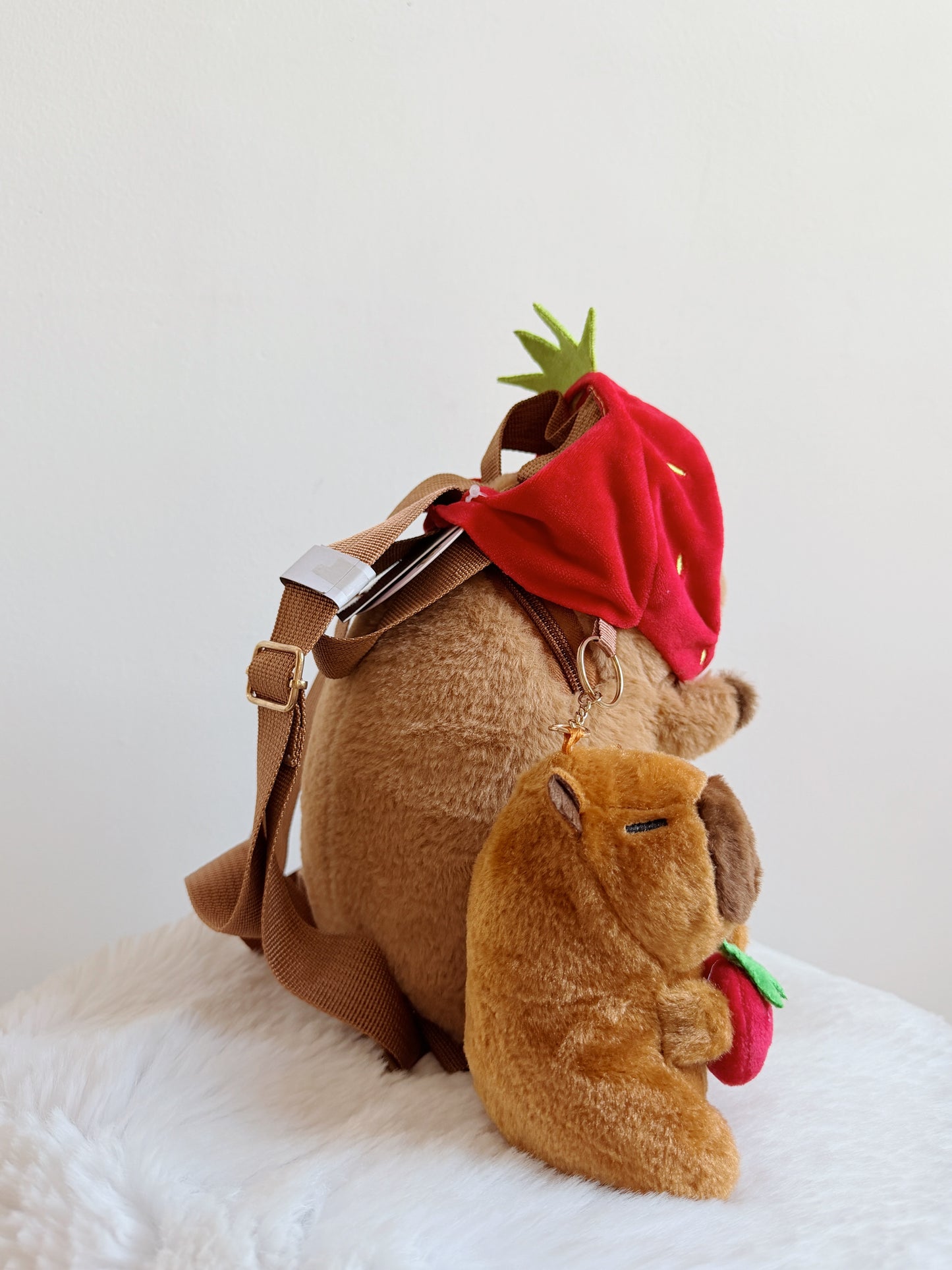 backpack cappibara + llavero