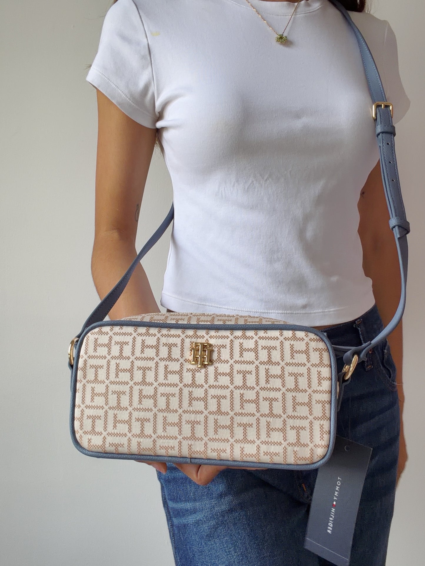 camera bag canva ivy