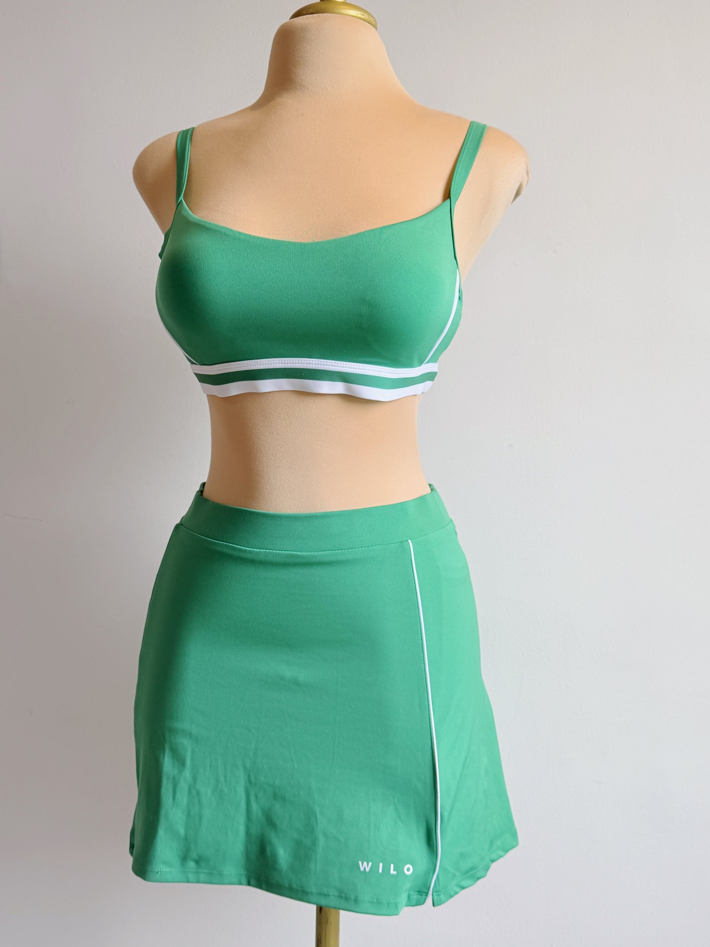 set deportivo top + falda / short