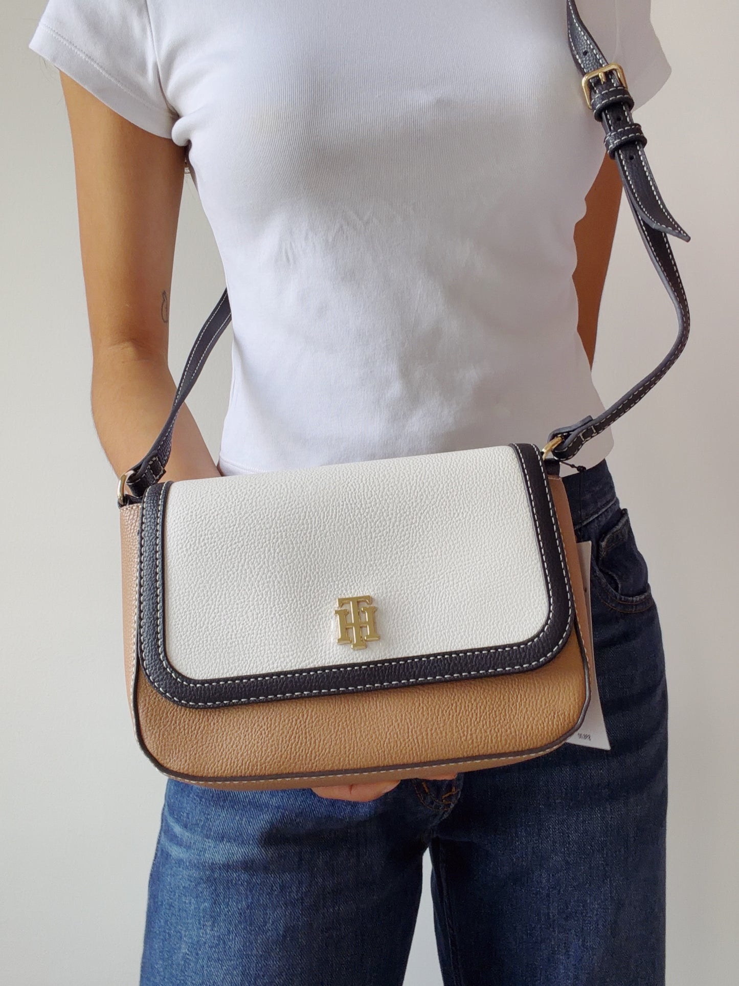 crossbody creame nova
