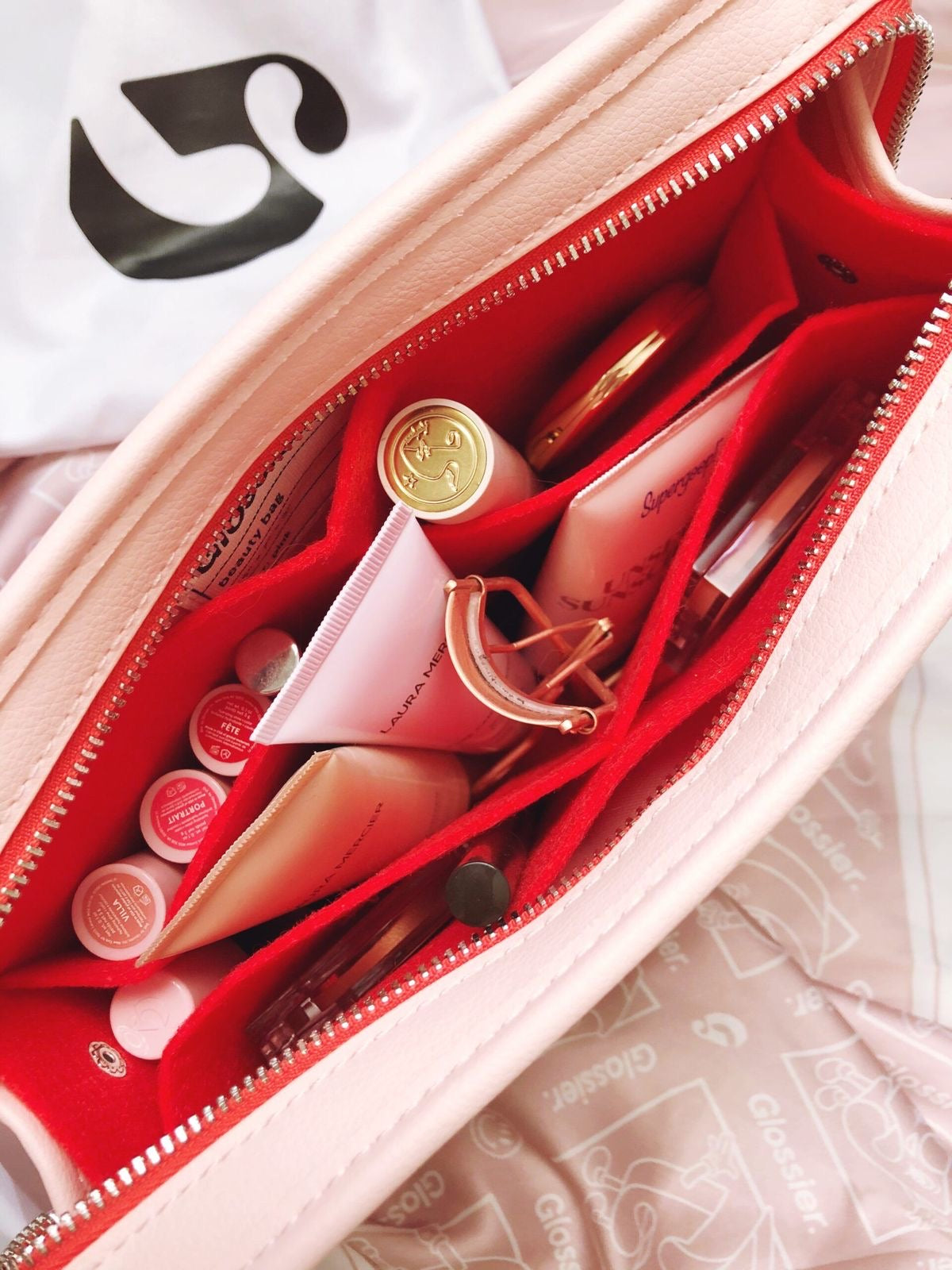 Glossier - The Beauty Bag