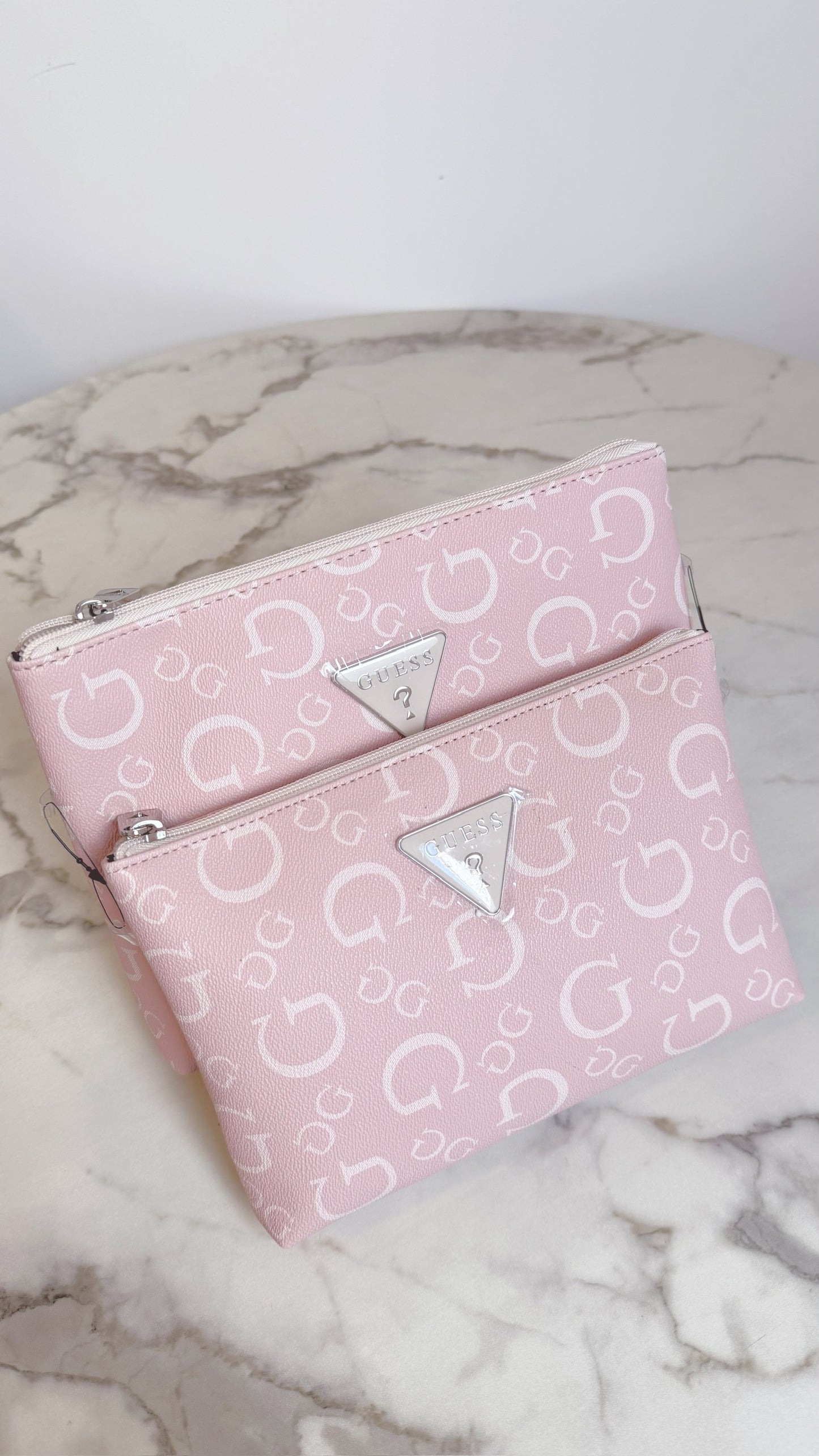 Dúo Cosmetiqueras Guess