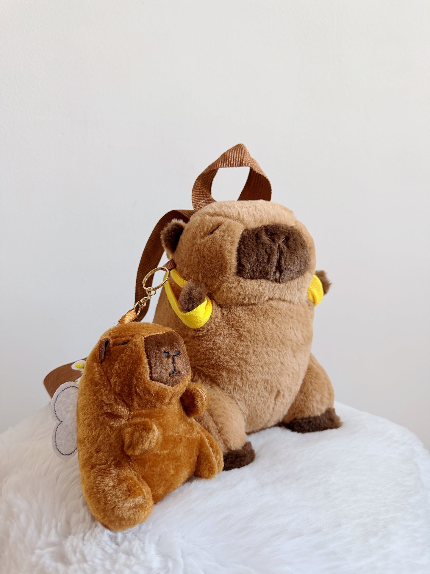 backpack cappibara + llavero