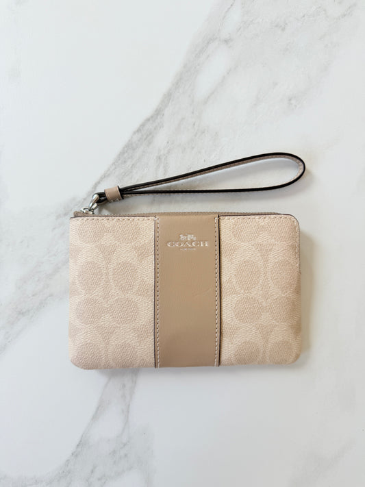 Corner Zip Wristlet