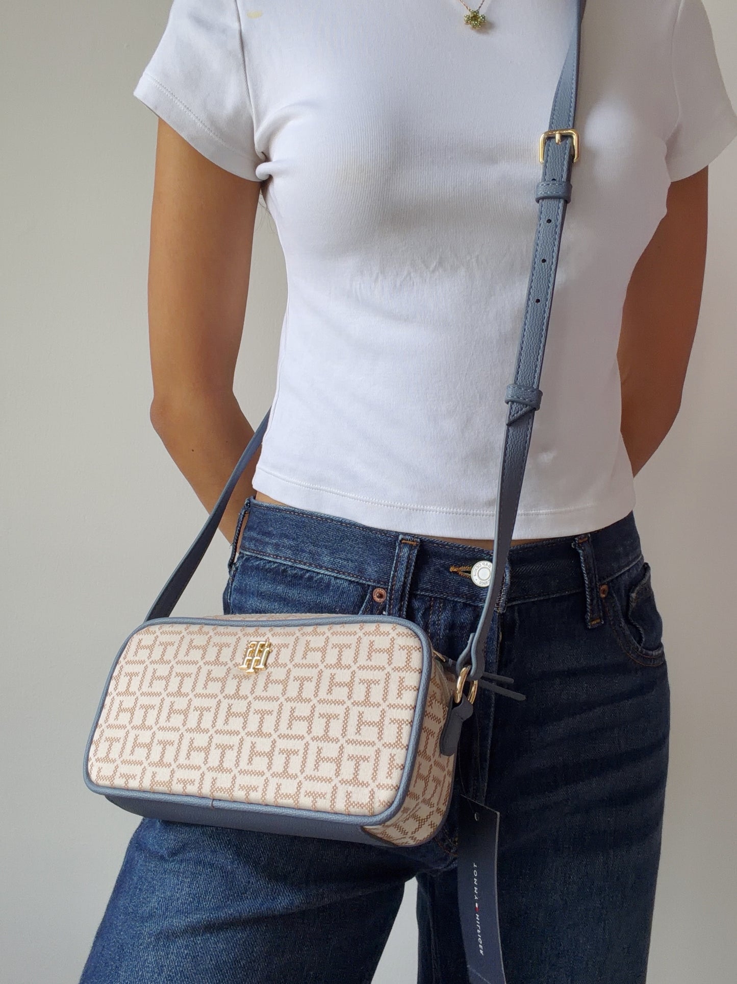 camera bag canva ivy