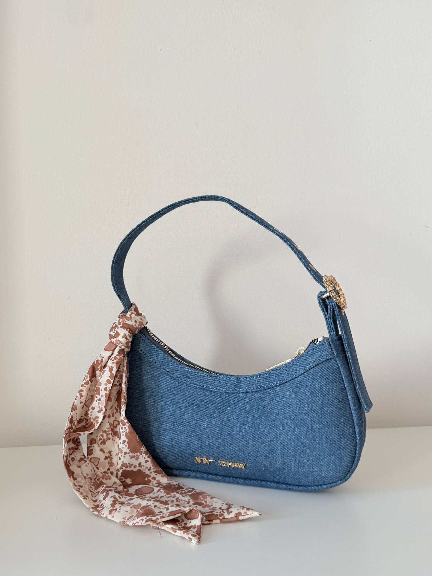 shoulder denim