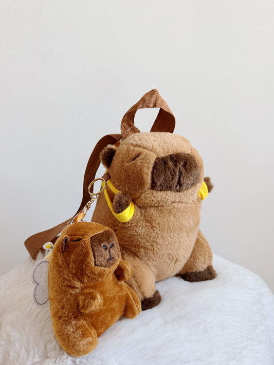 backpack cappibara + llavero