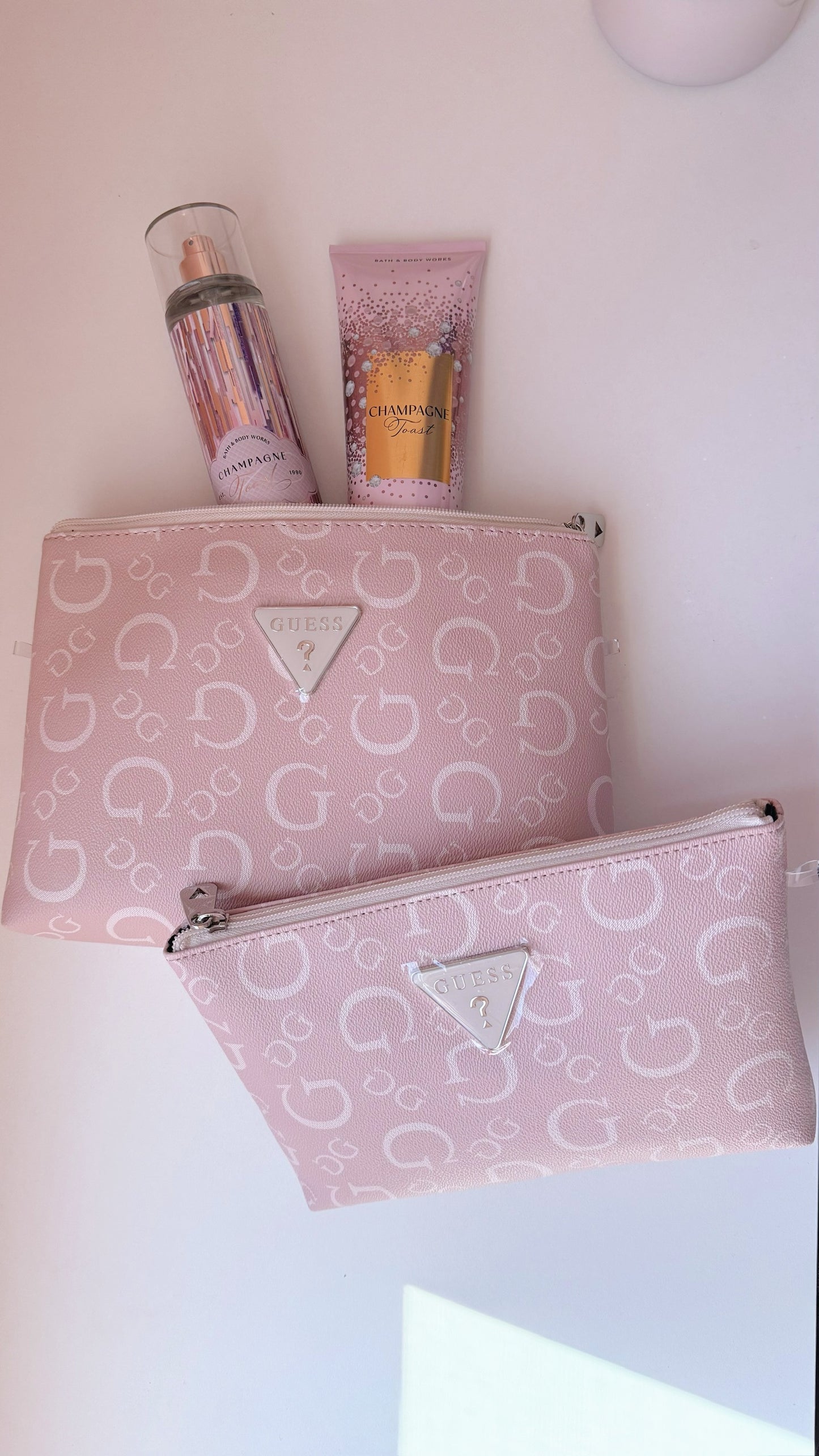 Dúo Cosmetiqueras Guess