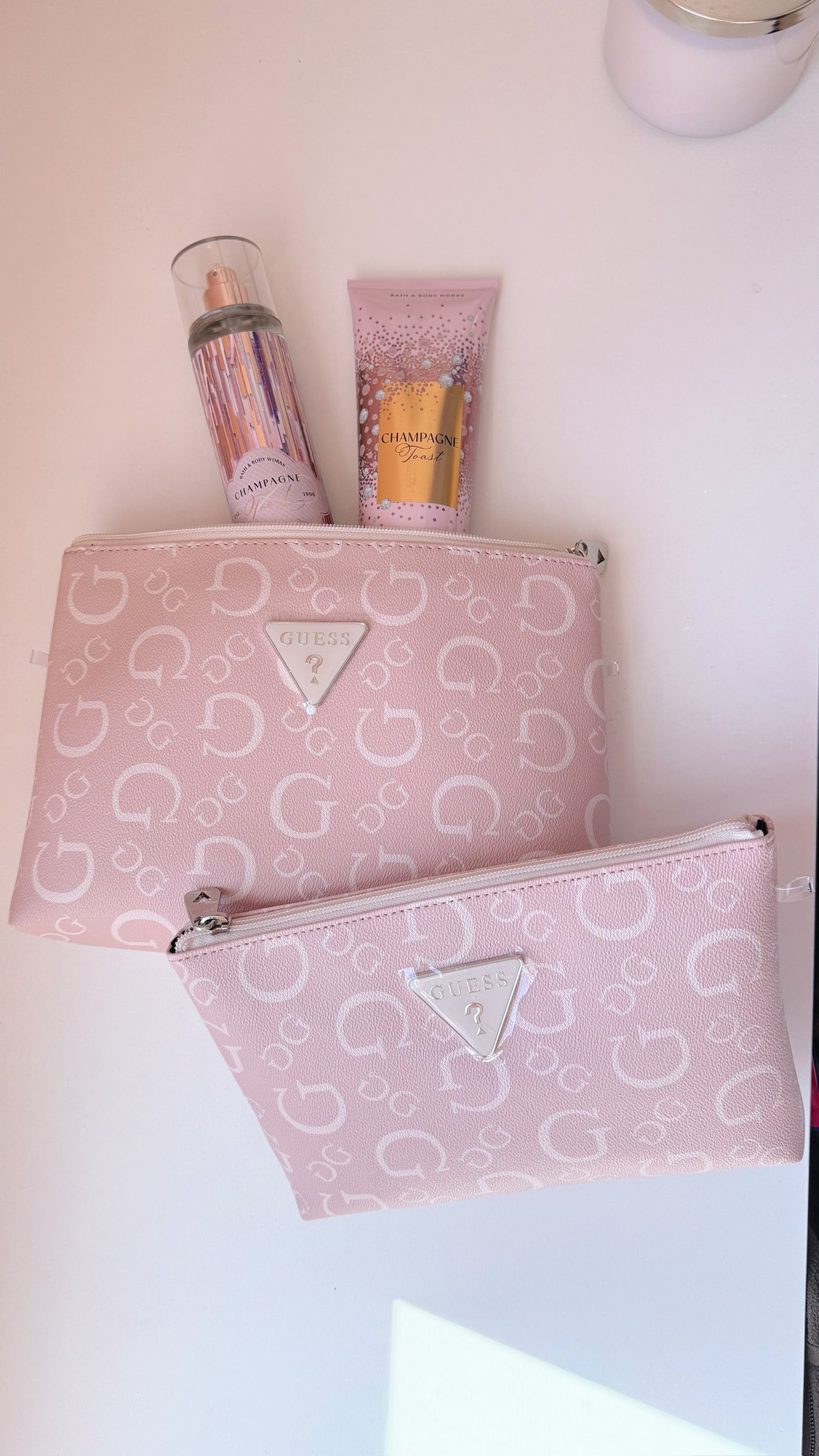 Dúo Cosmetiqueras Guess