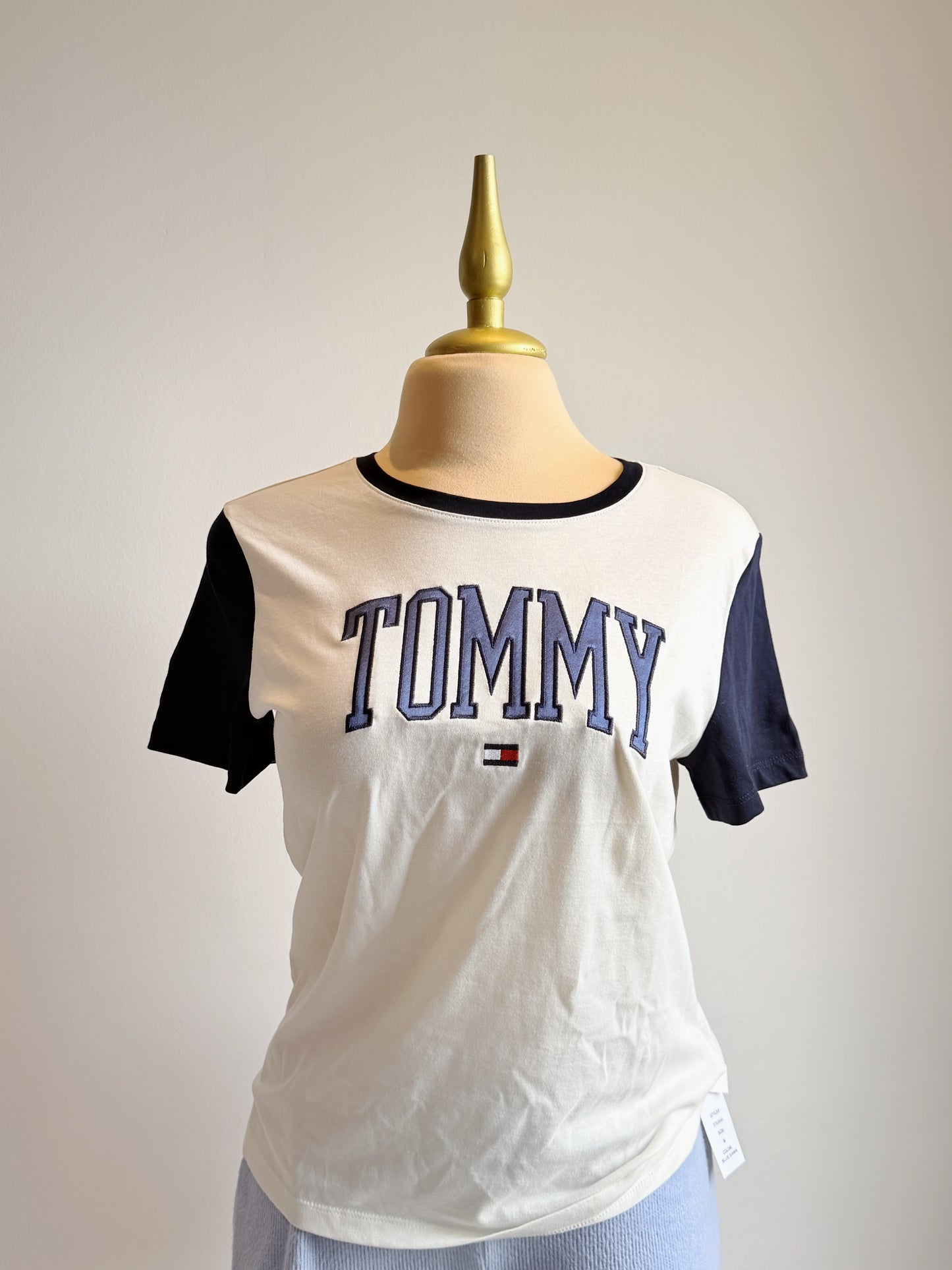 playera logo Tommy