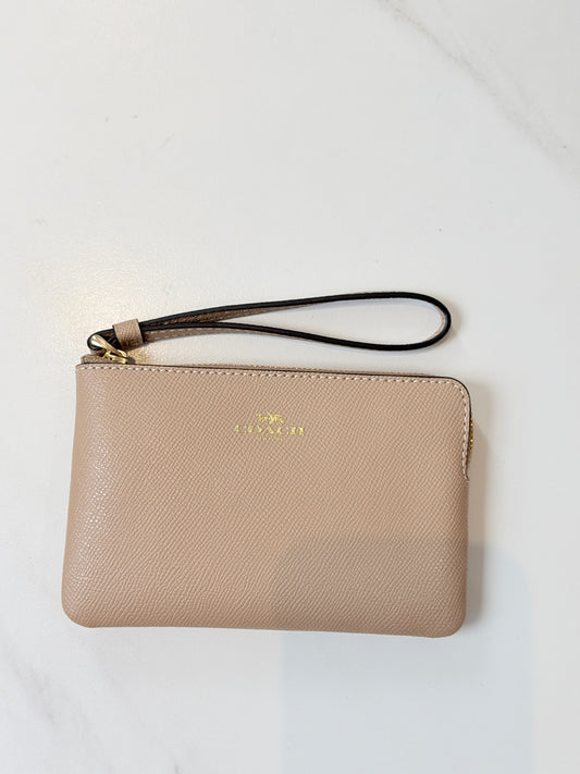 Corner Zip Wristlet