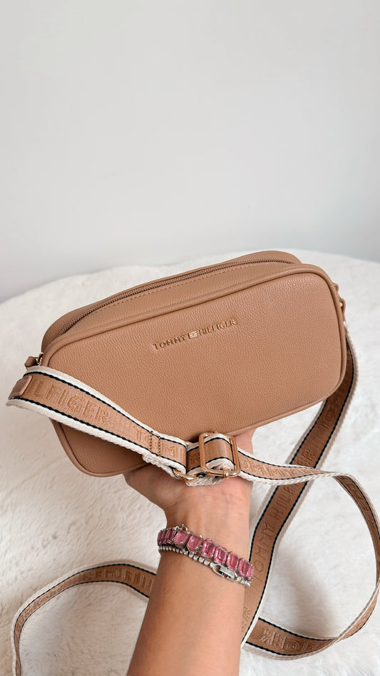 crossbody camera snap