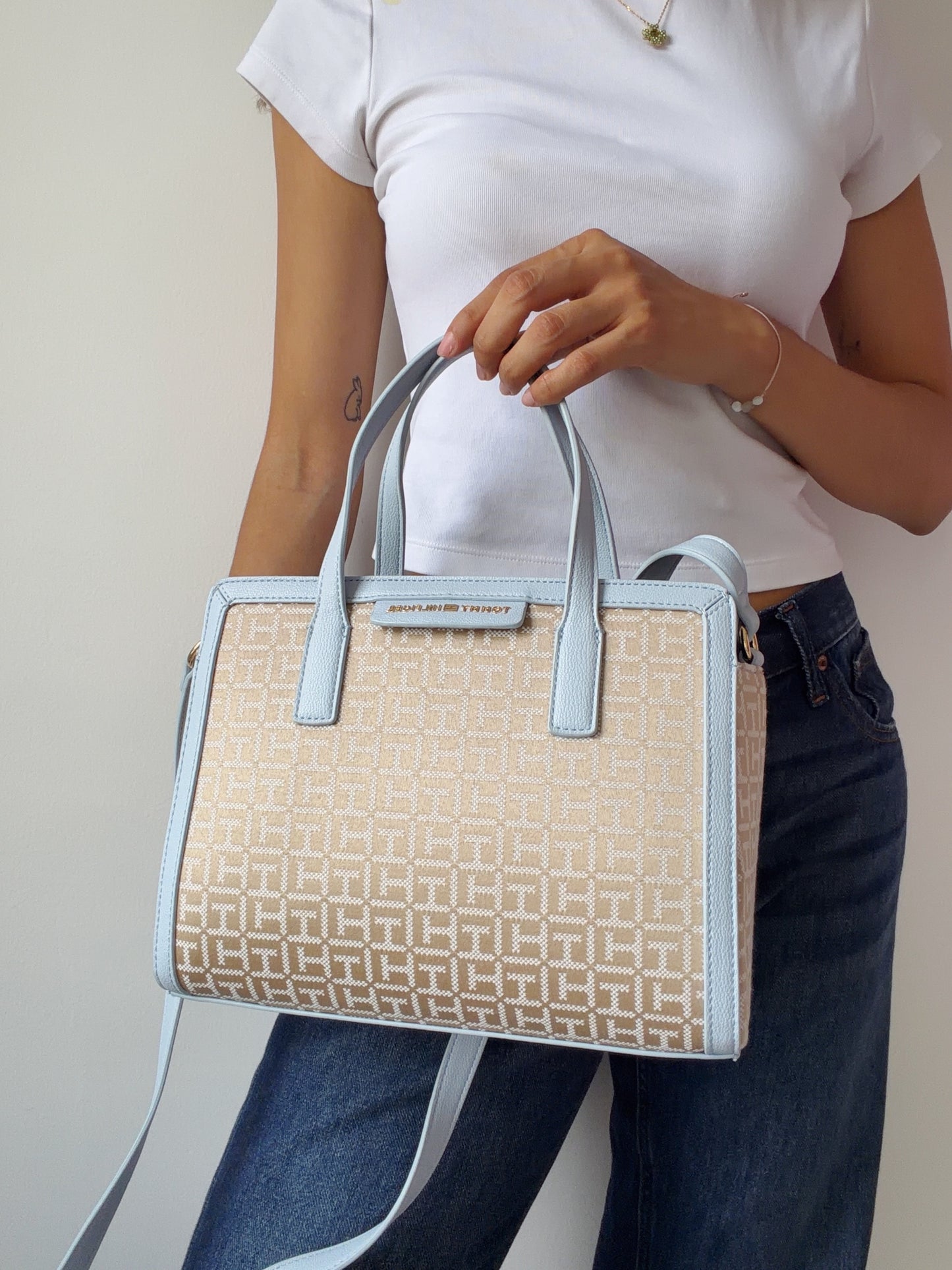 medium tote canva