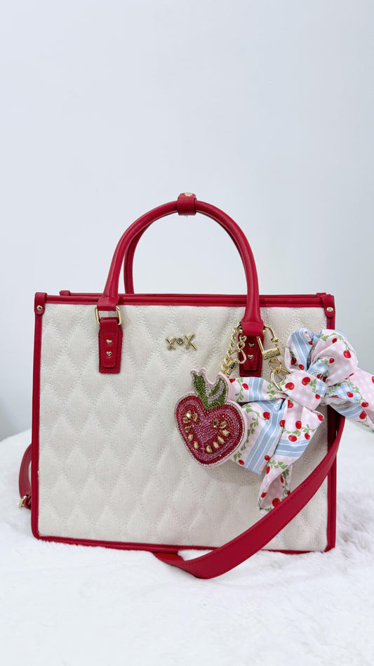 Medium Tote Betsey