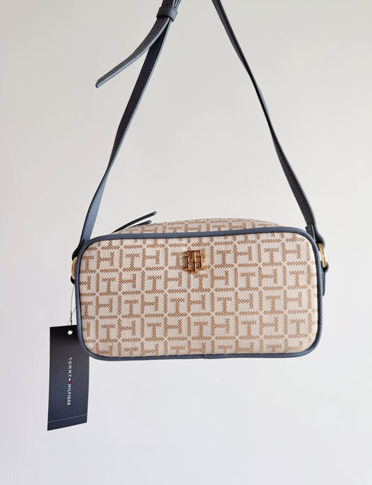 camera bag canva ivy