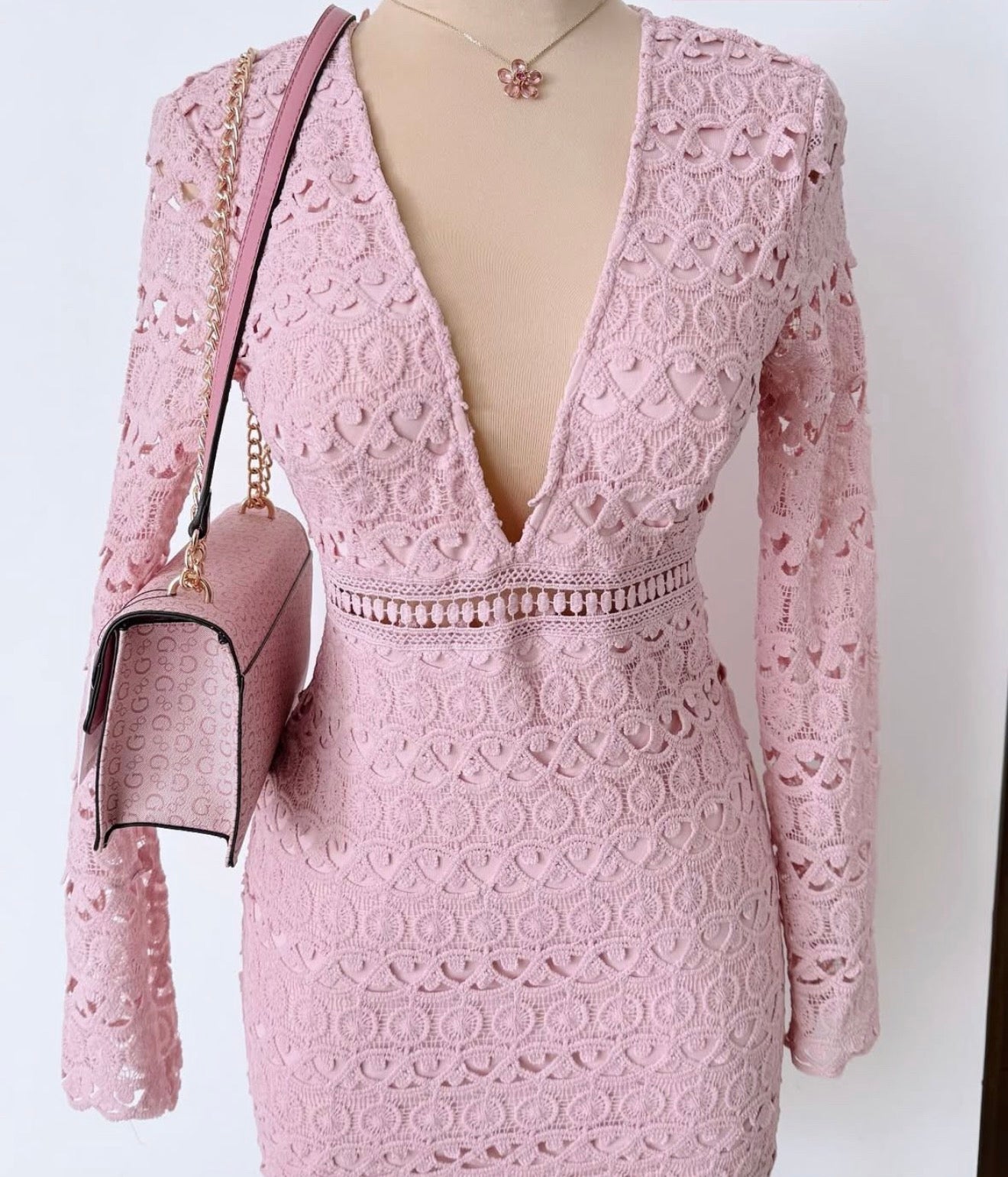 Vestido de encaje rosa